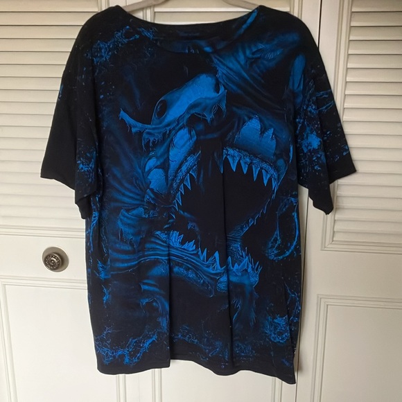 Shark T-Shirt - Picture 2 of 3